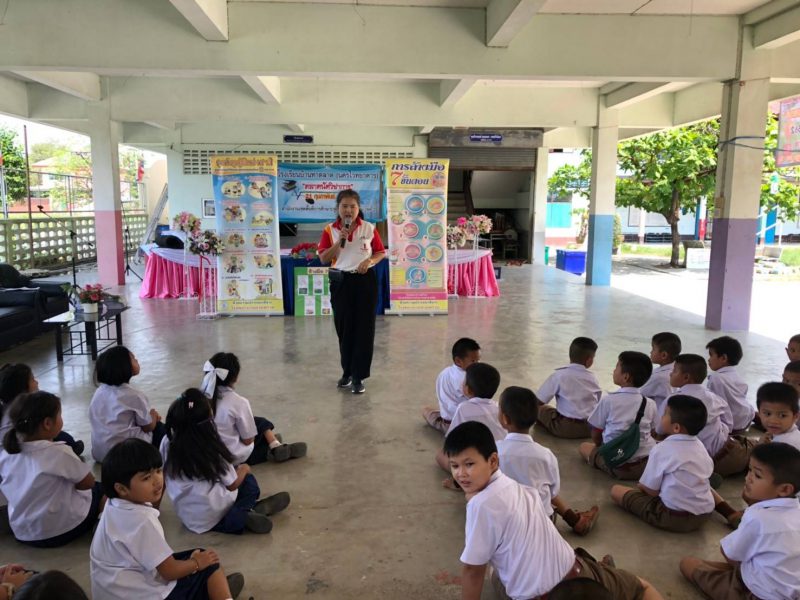 นครปฐม  โรงพยาบาลสามพรานร่วมจัดกิจกรรมเกี่ยวกับสุขบัญญัติแห่งชาติในงานวันตลาดนัดวิชาการ