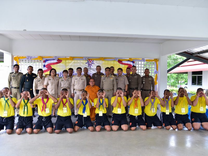 นครปฐม  หลวงพี่น้ำฝน เจ้าอาวาสวัดไผ่ล้อม บรรยายธรรมและมอบหลักในการดำเนินชีวิต “ขยัน ซื่อสัตย์ อดทน รู้บุญคุณคน มีเหตุผลในการดำเนินชีวิต”