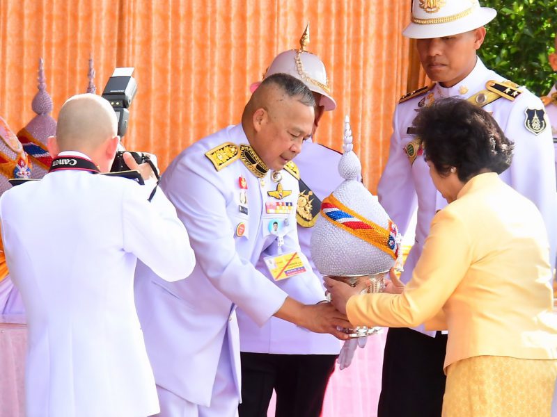 ประธานสภาสตรีแห่งชาติฯ อัญเชิญพานพุ่มเครื่องราชสักการะถวายพระพรชัยมงคลพระบาทสมเด็จพระวชิรเกล้าเจ้าอยู่หัว