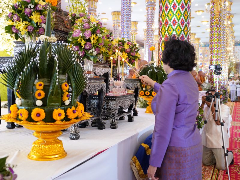 พระเจ้าวรวงศ์เธอ พระองค์เจ้าอทิตยาทรกิติคุณ ทรงพระกรุณาประทานผ้าพระกฐิน (จุลกฐิน) ถวายแด่พระสงฆ์วัดโนนสว่าง