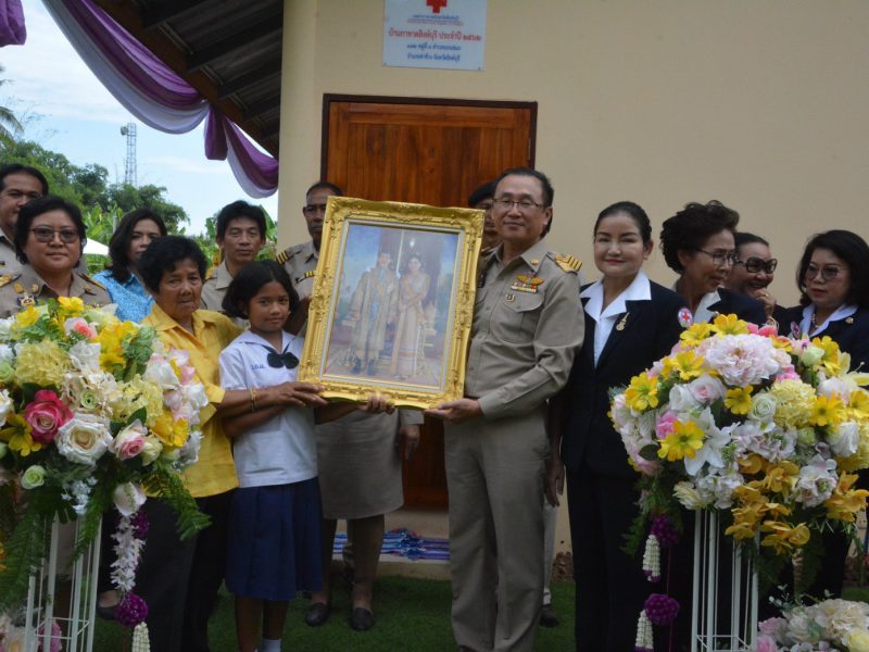 เหล่ากาชาดจังหวัดสิงห์บุรี ส่งมอบบ้านกาชาดเทิดพระเกียรติ