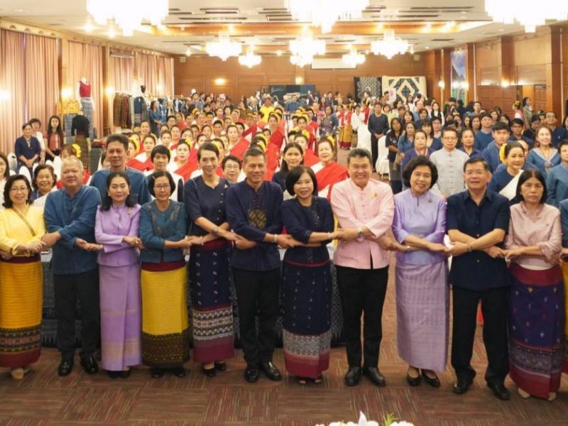 อธิบดีพช.จับมือประธานสภาสตรี”สืบสานอนุรักษ์ศิลป์ผ้าถิ่นไทย ดำรงไว้ในแผ่นดิน “