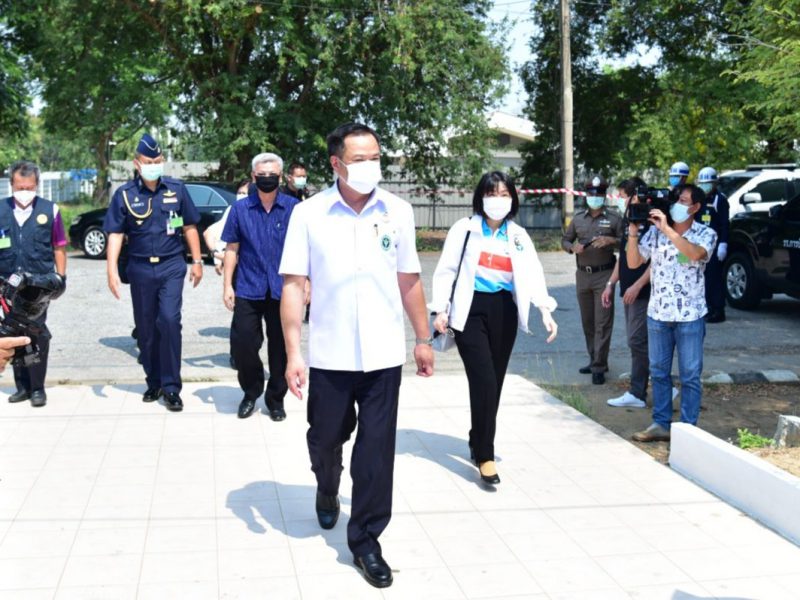 รองนายกรัฐมนตรีและรัฐมนตรีว่าการกระทรวงสาธารณสุข เดินทางตรวจเยี่ยม State Quarantine พื้นที่เฝ้าระวังโรค COVID-19โรงเรียนการบิน อำเภอกำแพงแสน