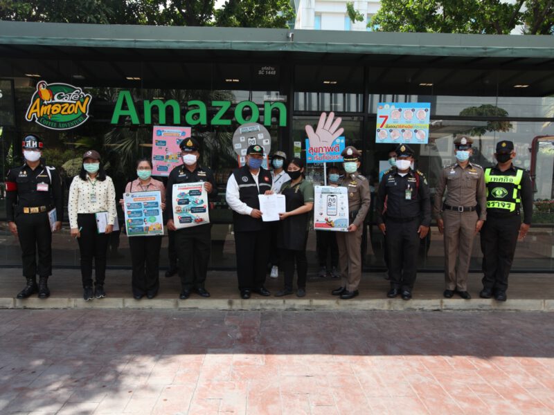 สำนักงานเขตดุสิตบูรนาการร่วมสน.ดุสิต และกำลังทหาร  ลงพื้นที่ตรวจสถานประกอบการที่ได้รับการผ่อนปรน เปิดให้บริการ