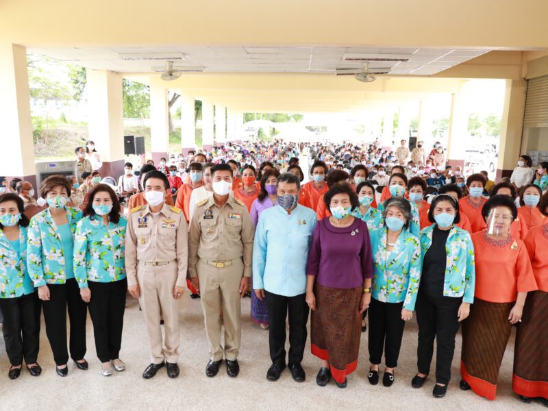 พช. จับมือ สภาสตรีฯ เยือนถิ่นอีสานลงพื้นที่อุดรธานีและหนองคาย มอบถุงยังชีพบรรเทาทุกข์ถวายเป็นพระราชกุศล