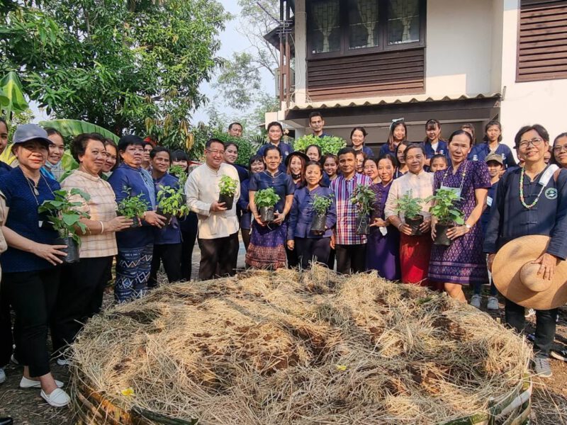 พช.ลพบุรี น้อมนำแนวพระราชดำริสมเด็จพระกนิษฐาธิราชเจ้า กรมสมเด็จพระเทพรัตนราชสุดาฯ สยามบรมราชกุมานร ปลูกผักสวนครัว