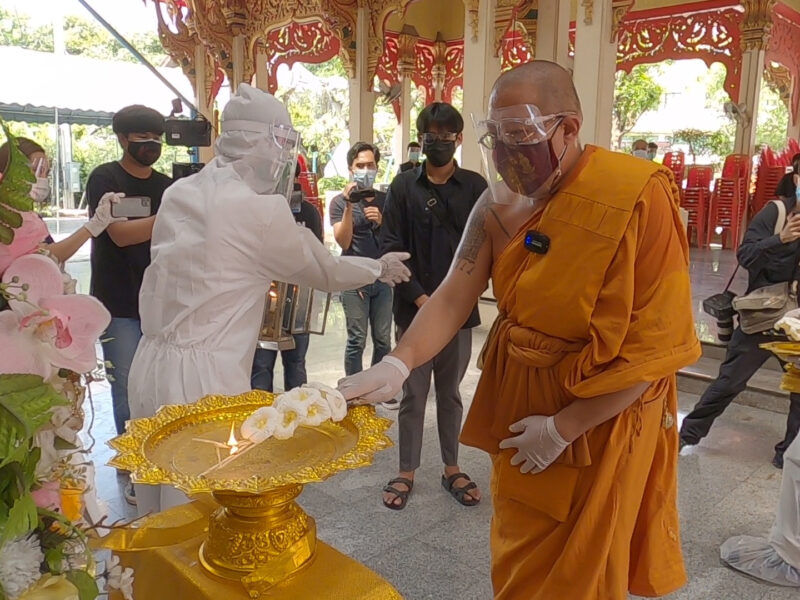 หลวงพี่น้ำฝนให้กำลังใจญาติโยมในมืดมิดย่อมมีแสงสว่าง