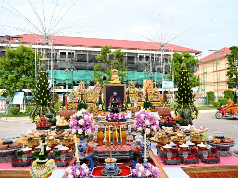 นครปฐม   เมืองเศรษฐกิจพอเพียง จัดพิธีบวงสรวงดวงพระวิญญาณสมเด็จพระเจ้าตากสินมหาราชและอดีตพระมหากษัตริย์