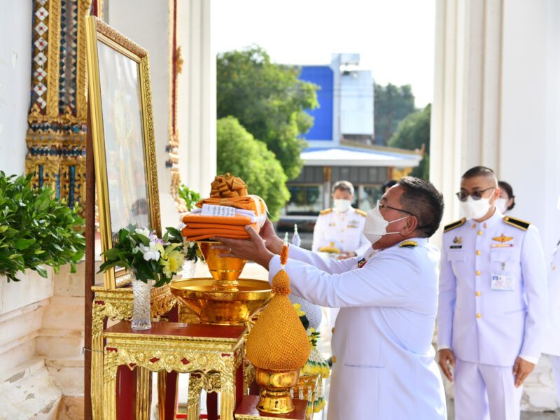 นครปฐม พระบาทสมเด็จพระเจ้าอยู่หัวพระราชทานผ้าพระกฐินถวายพระสงฆ์จำพรรษาถ้วนไตรมาส