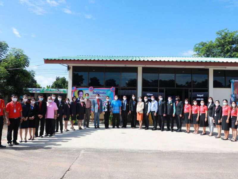 ปราจีนบุรี  “ครูโอ๊ะ”ลุยงานรับอรุณร่วมเคารพธงชาติ ​ตรวจเยี่ยมโรงเรียนคุณภาพ​ และเปิดโครงการ STEM