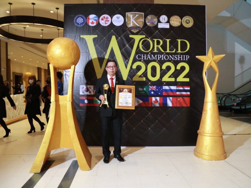 อธิการบดีมทร.รัตนโกสินทร์ รับรางวัล WORLD CLASS AWARD 2022