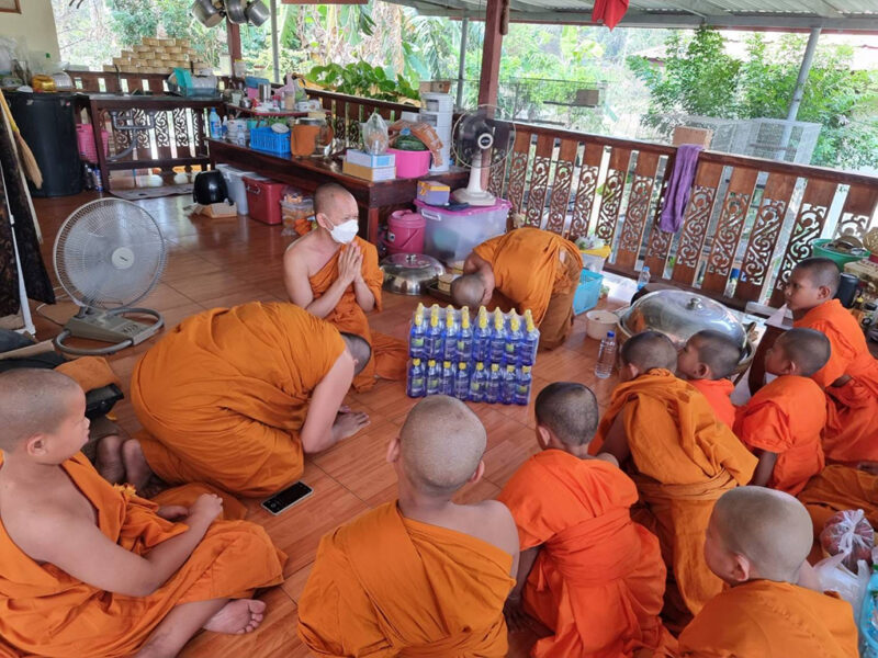 สุพรรณบุรี  รองเจ้าคณะจังหวัดตรวจเยี่ยม ให้กำลังใจ สามเณร โครงการบบรรพชาสามเณรภาคฤดูร้อน