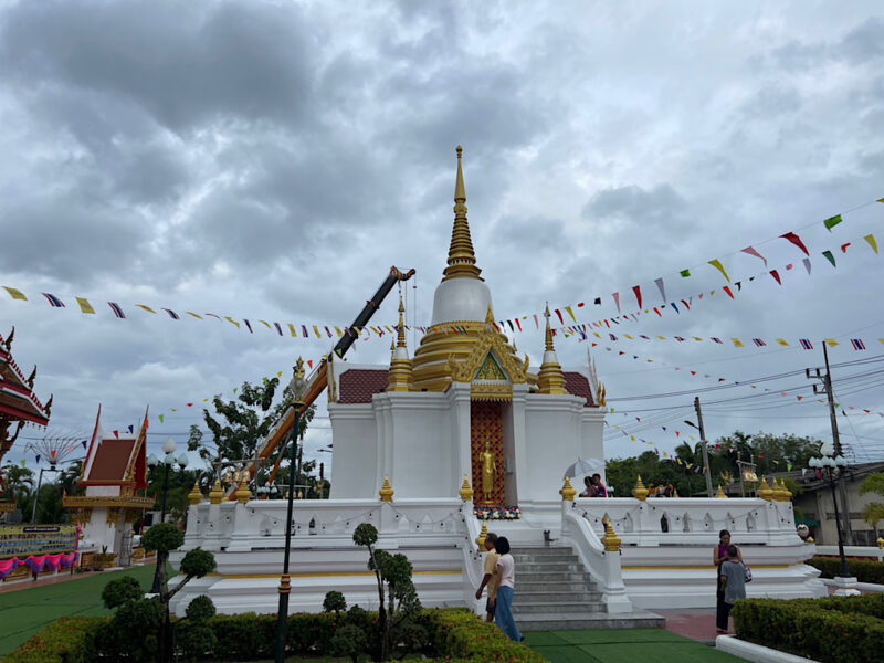 ปัตตานี  วัดห้วยเงาะเตรียมพร้อมยกฉัตรพระธาตุเจดีย์ และทำบุญอุทิศถวายแด่ บูรพาจารย่อดีตเจ้าอาวาส