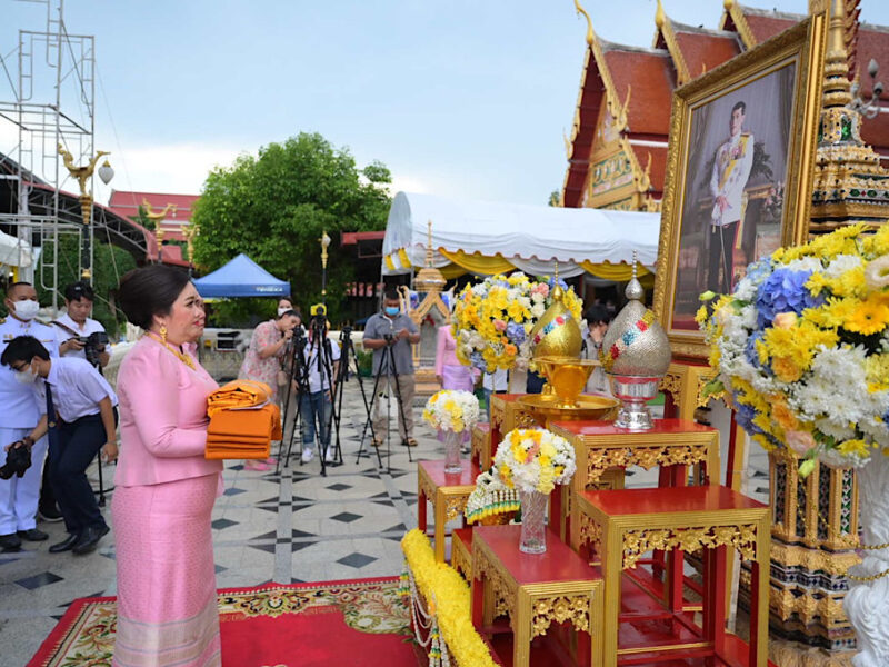 นครปฐม  ในหลวงพระราชทาน ผ้าพระกฐิน ให้ บมจ.ทีคิวเอ็ม อัลฟา น้อมนำถวาย วัดไผ่ล้อม