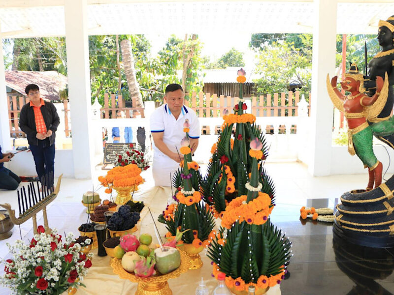 “ดร.หิมาลัย นำคณะผู้เลื่อมใสศรัทธาทำบุญใหญ่ จัดพิธีบวงสรวงพระราหู ประจำปี 2566 เพื่อเสริมสิริมงคล !!