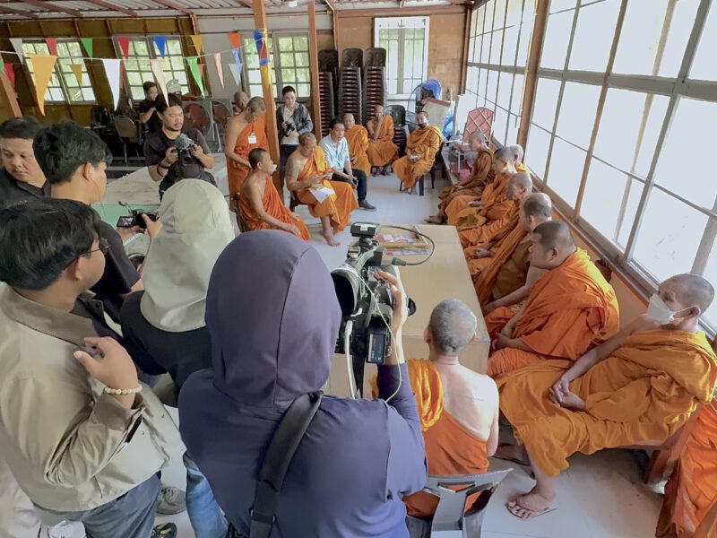 พระวินยาธิการหนองเสือ ปทุมธานี นิมนต์ “หลวงพี่น้ำฝน”ช่วยทลาย แหล่งมั่วสุมจับพระนอกรีตสึกทั้งบาง