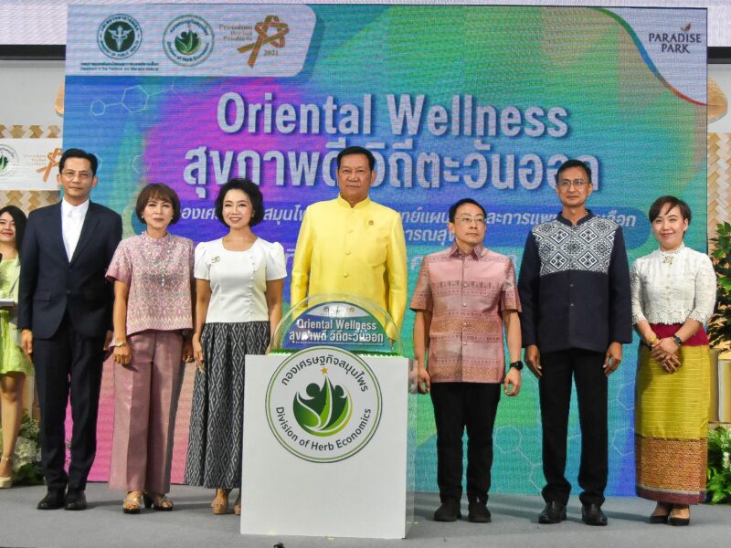 นักแสดงซีรีย์วาย “เพียงสบตา” ร่วมงาน “Oriental Wellness สุขภาพดี วิถีตะวันออก” 